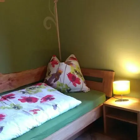 Ziegeleihof Inmitten Von Wiesen Und Waeldern